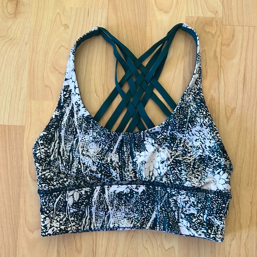 Lululemon size 4 strappy sports bra